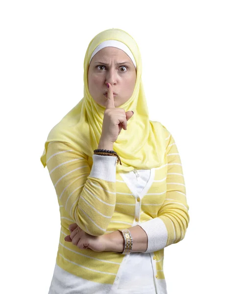 Belle femme musulmane avec geste de silence — Photo