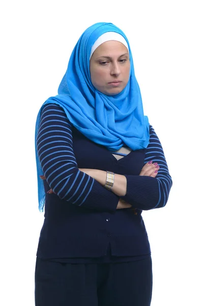 被白色背景隔离的美丽的悲伤的穆斯林妇女 — 图库照片
