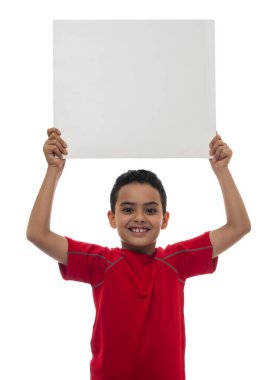 Boş Beyaz Tahtayla Gülümseyen Genç Çocuk