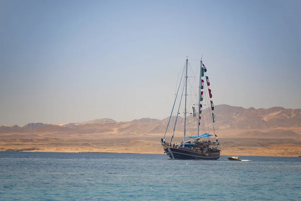 Kreuzfahrt Mit Dem Seeschiff Unter Sonnenuntergang Sharm Sheikh Sinai Ägypten — Stockfoto