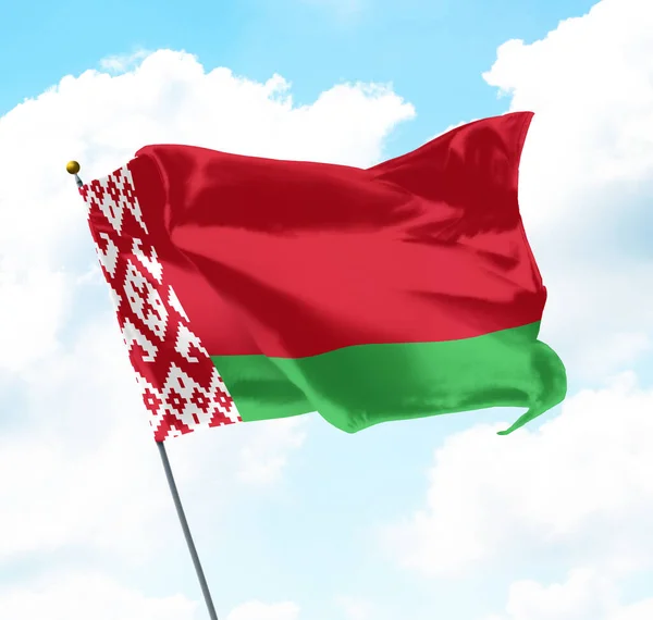 Національний Прапор Білорусі Піднятий Хмарами Небом Задньому Плані — стокове фото