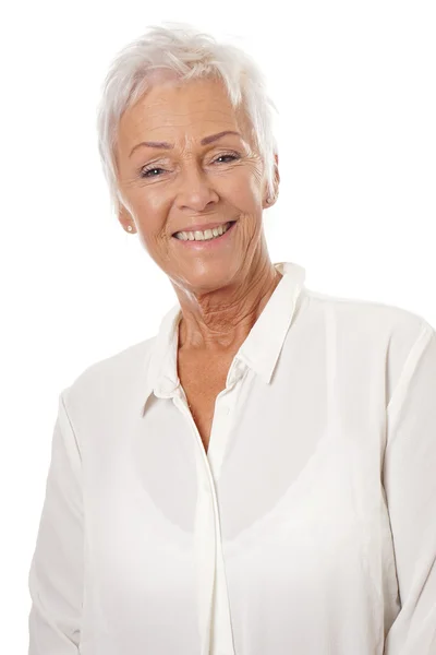 Selbstbewusste reife Frau mit weißem Haar — Stockfoto