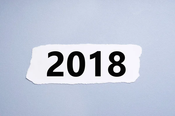 2018 op gescheurde vel papier afgedrukt — Stockfoto