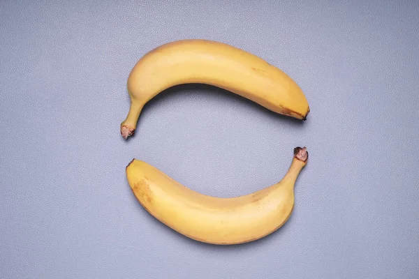 Two bananas forming circle shape — Stock Photo, Image