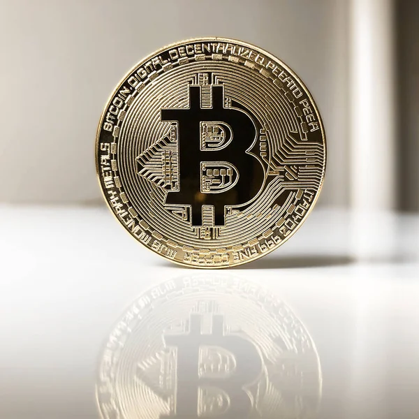 Bitcoin cryptocurrency 物理的なコイン — ストック写真