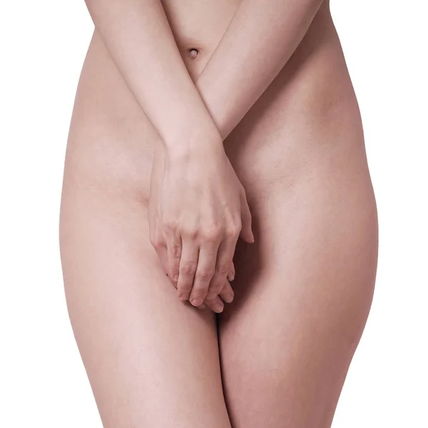 Sección media de mujer desnuda irreconocible que cubre partes privadas —  Fotos de Stock