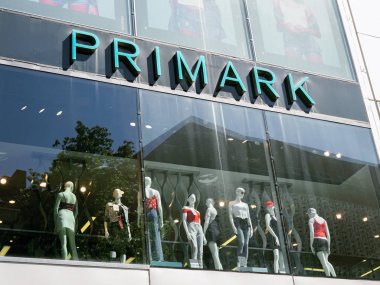 PRIMARK logo tabelada mağazası