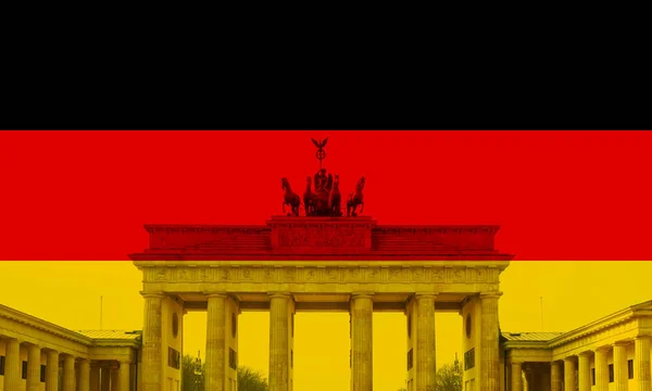 Bandera de Alemania con la Puerta de Brandeburgo superpuesta en Berlín — Foto de Stock