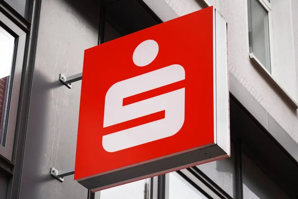 Sinal de close-up com logotipo Sparkasse - Caixa de poupança alemã — Fotografia de Stock