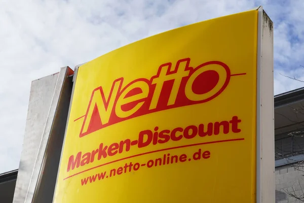 Netto logotipo sinal de cadeia de supermercado de desconto alemão — Fotografia de Stock