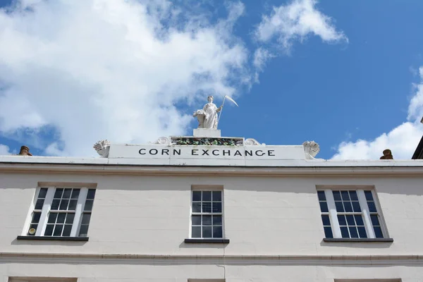 Gevel van de historische Corn Exchange gebouw in Tunbridge Wells — Stockfoto