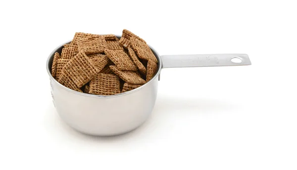 Sladového drcené pšenice sušenky snídaňové cereálie v měření c — Stock fotografie