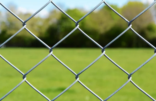 Metal zincir bağlantı çit — Stok fotoğraf