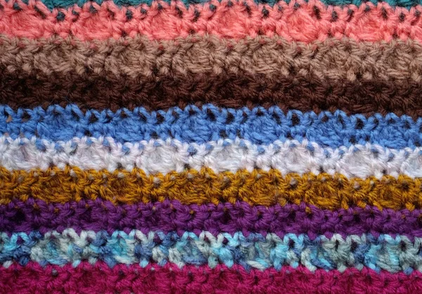 Background of crocheted stitches in multi-coloured stripes — Stock Photo, Image