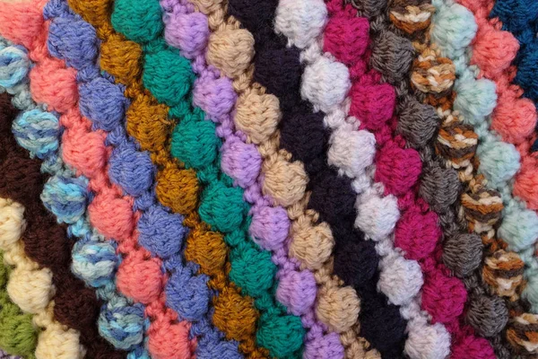 Bobble crochet stitches in diagonal stripes background texture — Stock Photo, Image