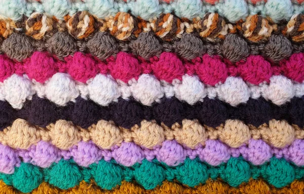 Horizontal multi-coloured stripes of bobble crochet stitches bac — Stock Photo, Image