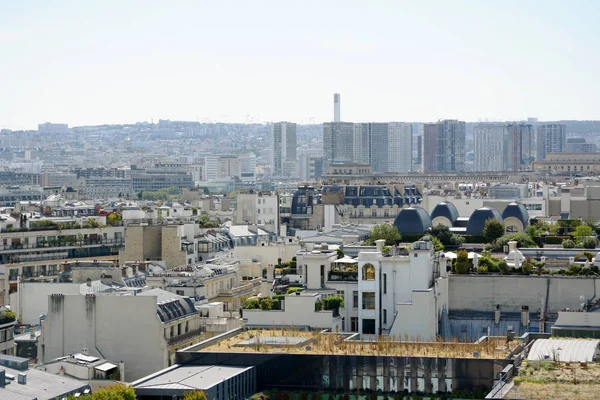 Paris stadsbild med takträdgårdar — Stockfoto