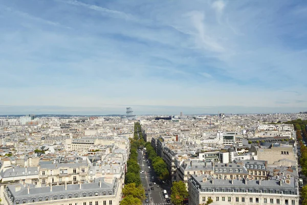 Парижские сити-менеджеры с вершины Триумфальной арки — стоковое фото