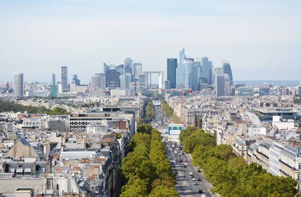 Cityscape av Le Defense business district i Paris – stockfoto