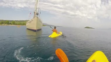 4 k pov macera deniz kürek kayık. UHD stok video