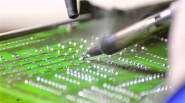 Lehimleme elektronik devre yakın kadar Hd stok Video