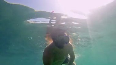 Scuba diver Güneş: Korfu, Yunanistan ile silüeti