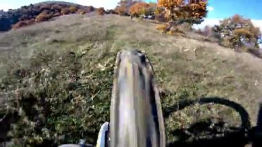 Dikiz sonbahar üzerinde Bisiklete binmek dağ