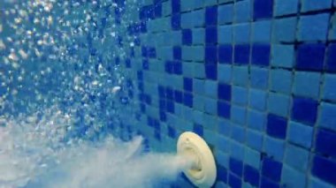 Termal spa havuz taze mavi açık su kabarcıkları