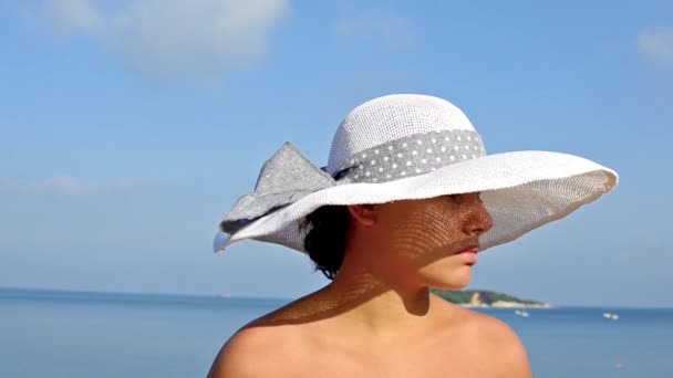 Chica Sombrero Playa Durante Las Vacaciones — Vídeos de Stock