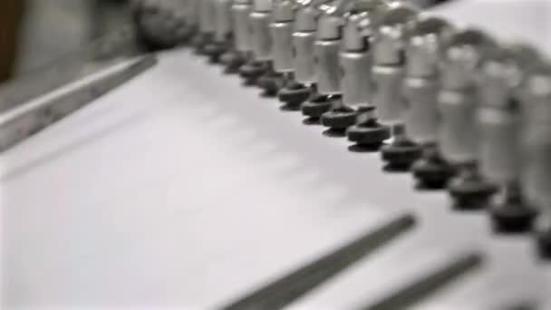 Skriva Ark Lastning Offsettryck Pressmaskin — Stockvideo