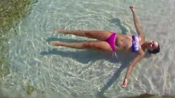 Tropikal Mercan Lagün Yüzme Kadın — Stok video