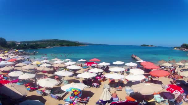 Albania Ksamil Circa Agosto 2014 Lapso Tiempo Playa Con Gente — Vídeos de Stock