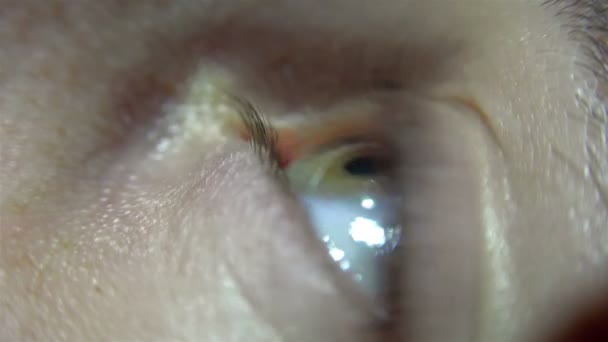 の人間の目を閉じるマクロ Uhd ストック ビデオ — ストック動画