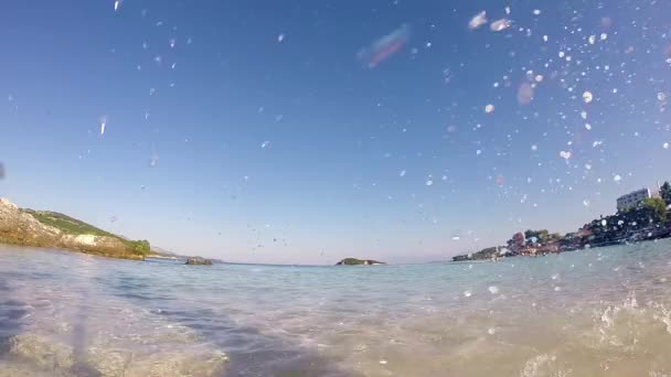 Žena Bikinách Běžící Vodě Oceán Pomalý Pohyb — Stock video