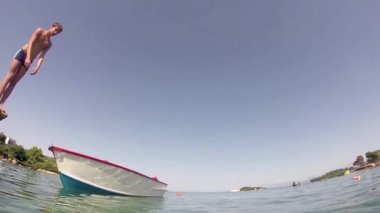 ağır çekim suya atlama çocuğun