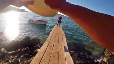 Seashorepov, ağır çekim Frizbi oynamaya