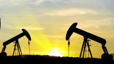 Gün batımında, Jack - pompalama Hd stok Video petrol kuyusu pistonlu pompalar