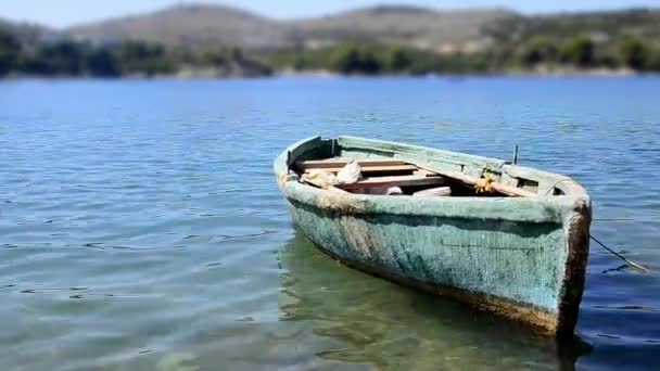 Viejo Barco Pesca Orilla Del Mar — Vídeo de stock