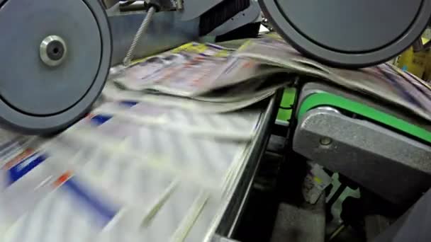 Gros Plan Impression Magazines Sur Ligne Production Usine — Video