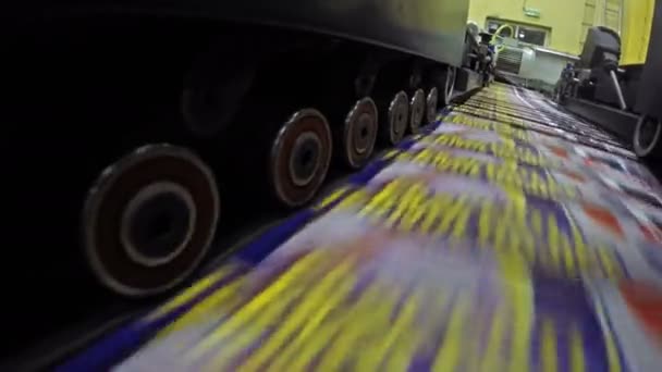 Fabrikada Üretim Hattında Dergisi Baskı Yakın Çekim — Stok video