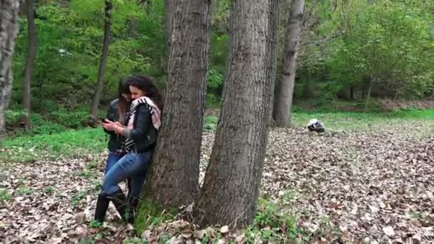 Two Female Friends Taking Selfie Smartphone Park — Stock Video