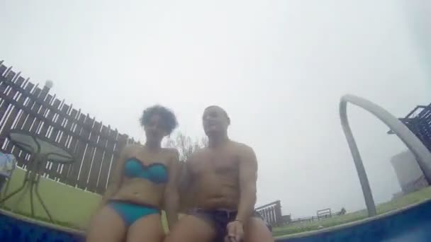 Couple Sitting Relaxing Spa Water Pool Outdoors — Stock Video