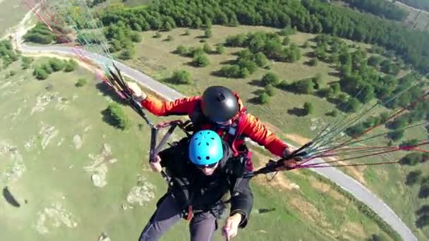 Prilep Macedonia Circa Feb 2017 Parapente Tándem Sobre Montañas Durante — Vídeos de Stock