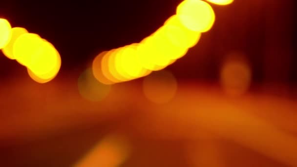 Расплывчатые Красочные Круги Разряженная Ночная Сцена Шоссе Туннелю — стоковое видео