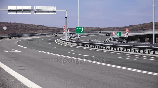 Coches Motocicletas Que Circulan Por Carretera — Vídeos de Stock