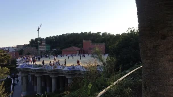 Cubierta Observación Del Famoso Parque Güell Barcelona Vista Plaza Del — Vídeo de stock