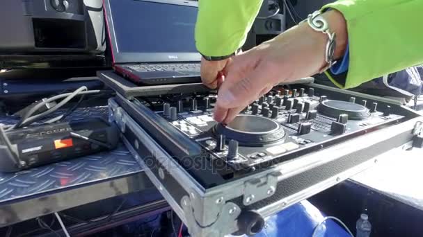 Bir Müzik Güvertede Bir Ekolayzer Denetimlere Bir Bir Disko Veya — Stok video