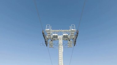 Teleferik teleferik Bansko, Bulgaristan için mavi gökyüzü karşı