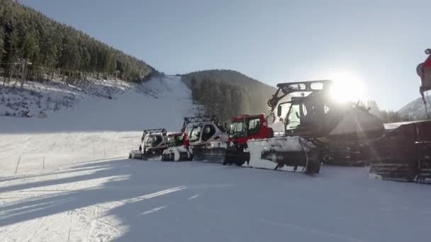 Satır Snowcat Makine Bansko Dağ Tatil Yamaçlarında — Stok video