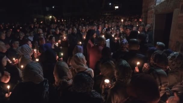 Daad Van Aanbidding Mensen Die Verdringing Enter Naar Lesnovo Klooster — Stockvideo